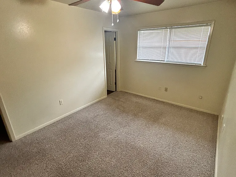 1404 Sunny Ct — Photo 8