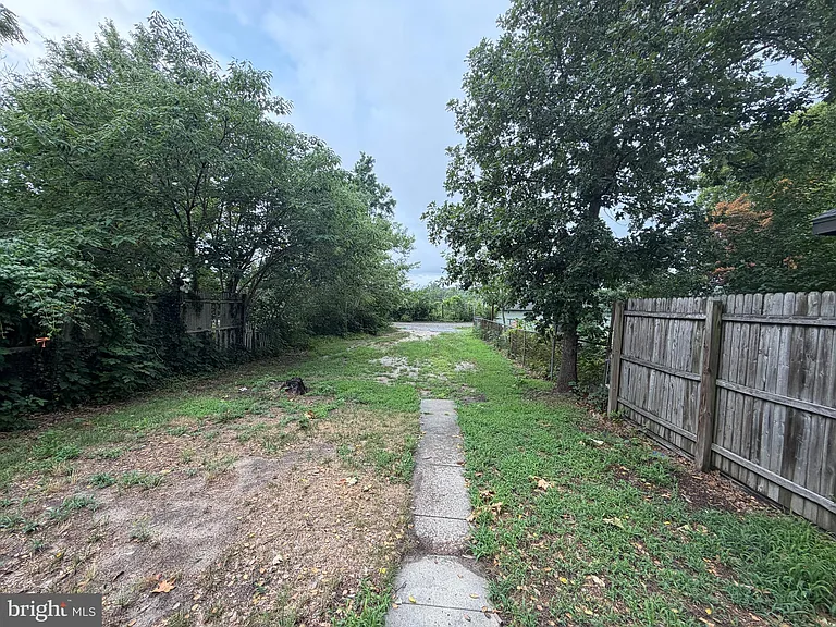 572 Columbia Ave — Photo 15