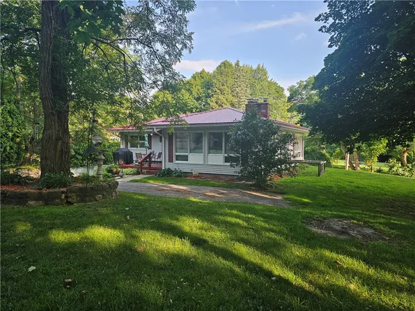 47 Dickerson St, Lyons, NY 14489