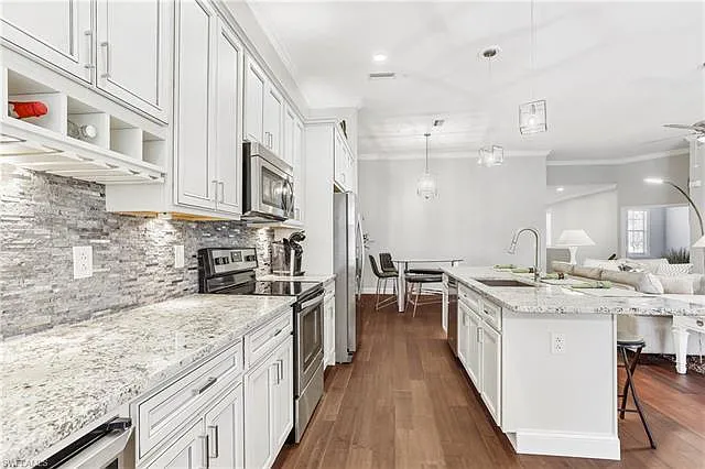 710 Lalique Cir #906 — Photo 6