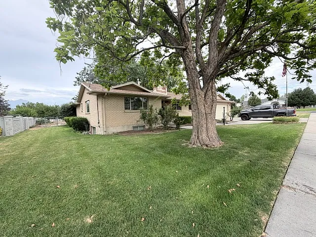 10185 S Chattel Cir — Photo 25