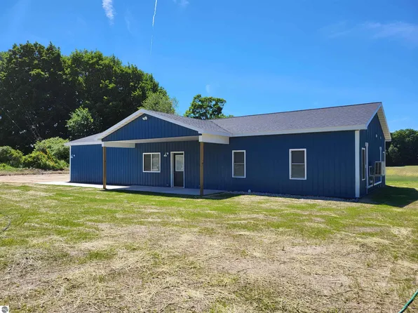 556 S Eldridge Rd, Benzonia, MI 49616