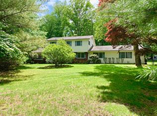 19 Shuart Rd, Airmont, NY 10952