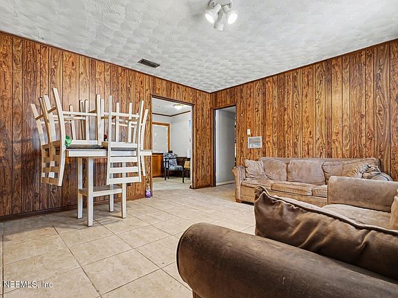 3rd image of 1826 LEON Road
