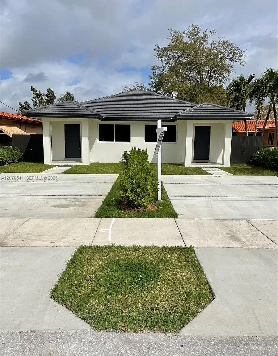 Tamiami Acres Plan 2 — Photo 1