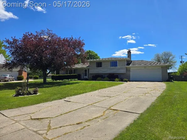 5523 Jerome Ln, Grand Blanc, MI 48439