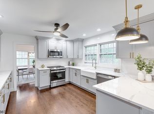 390 Valley Rd, Watchung, NJ 07069