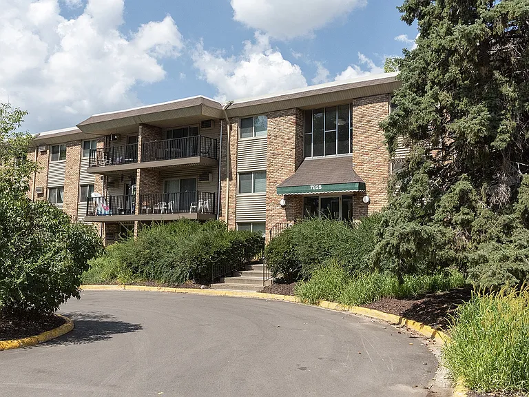 River Pointe — Photo 17