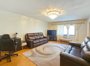 3439 24th St APT 2, Astoria, NY 11106