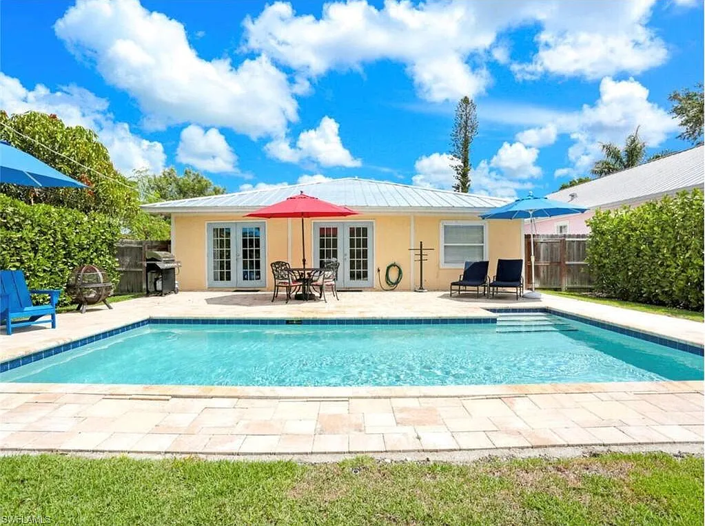 3 bed, 2.0 bath, 1711 sqft, $4,500 — Photo 1