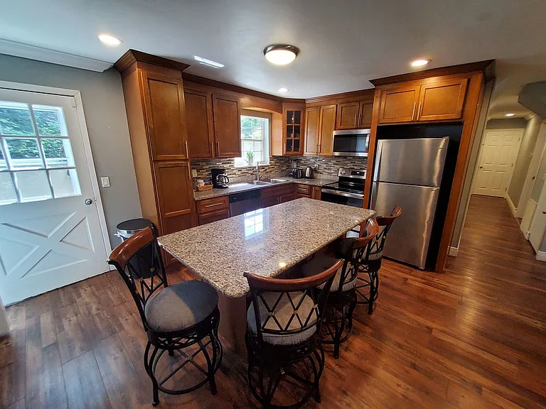 1231 Village Dr — Photo 7