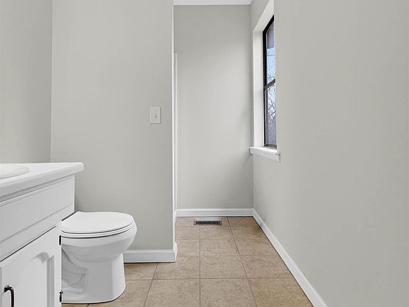4th image of 174 Shade Crest Dr