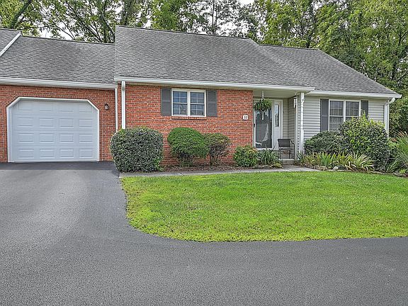 3rd image of 1725 Lakeview Dr #32