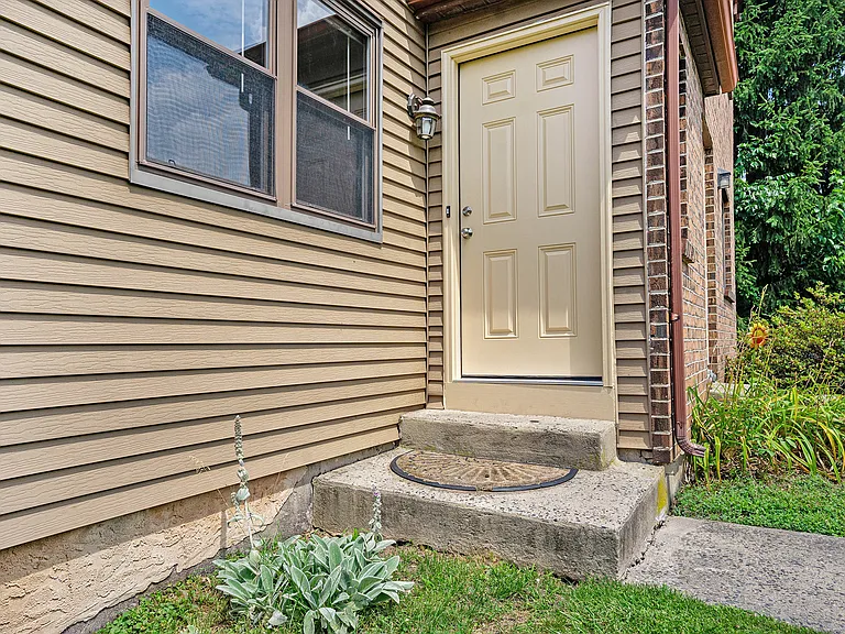 246 Jan Dr — Photo 4