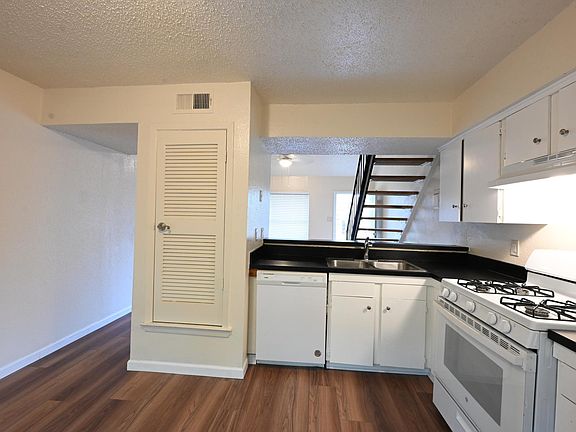 4th image of 3454 Willowrun Dr APT C