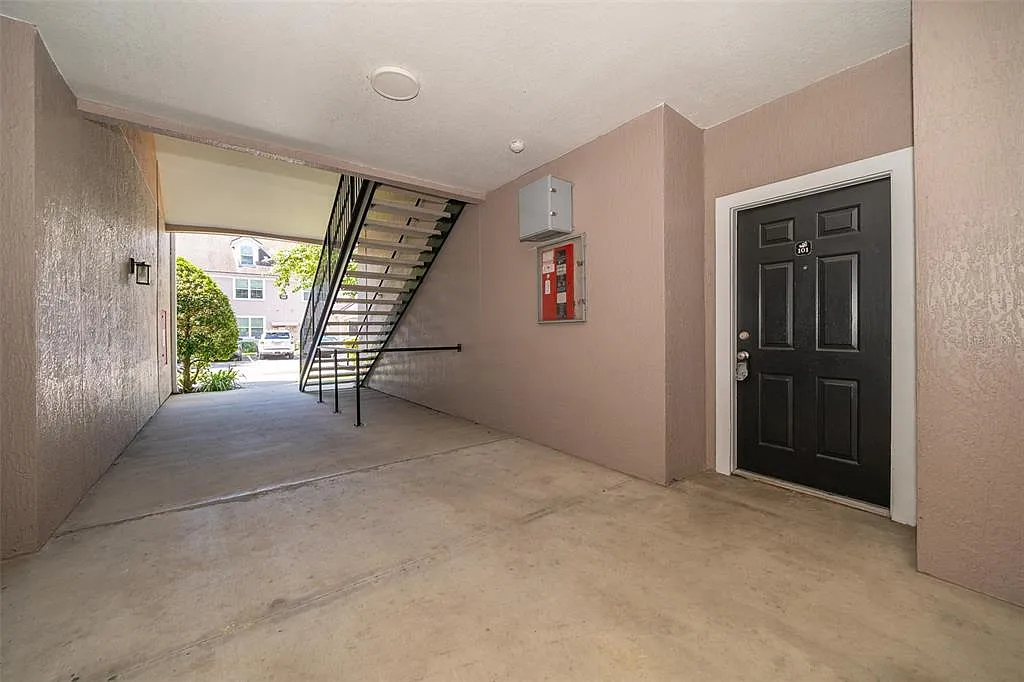 3 bed, 2.0 bath, 1260 sqft, $1,975 — Photo 3