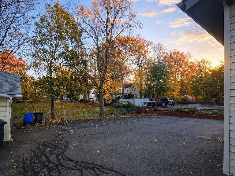 466 Derby Ave — Photo 4
