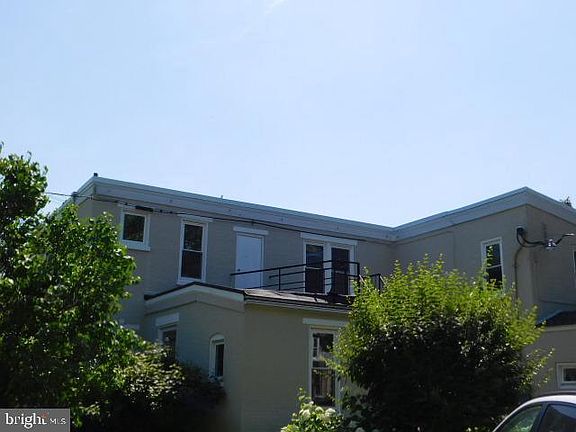 4th image of 844 Centre Ave