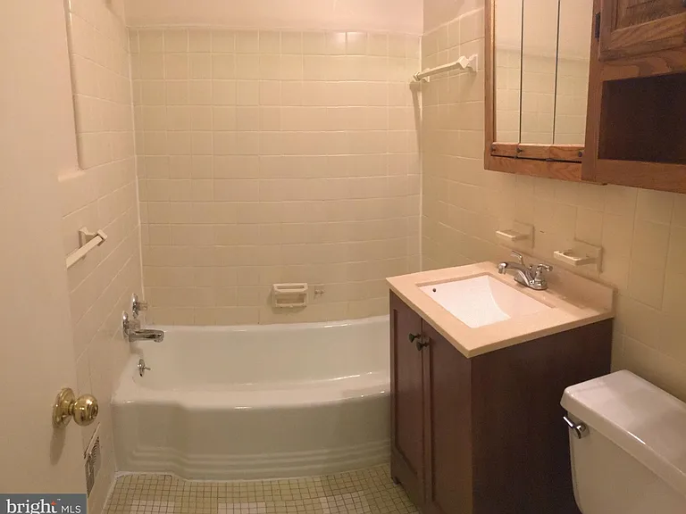 10512 Weymouth St — Photo 7
