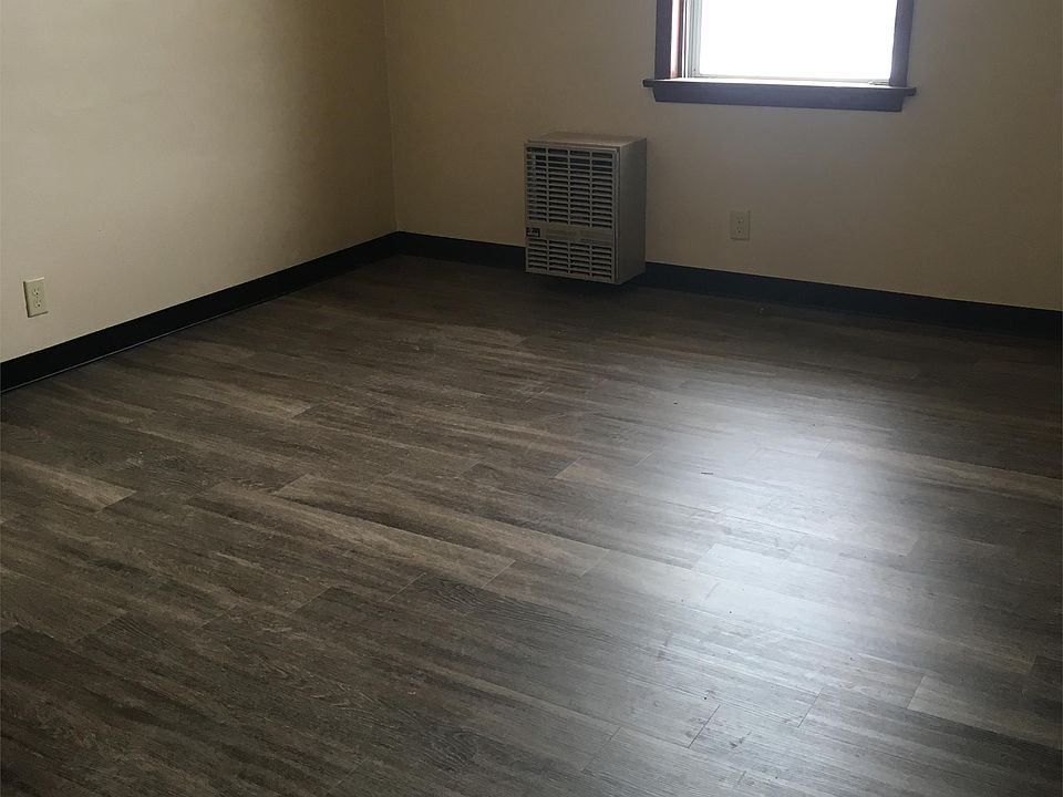 2nd image of 815 Lewis St APT 4