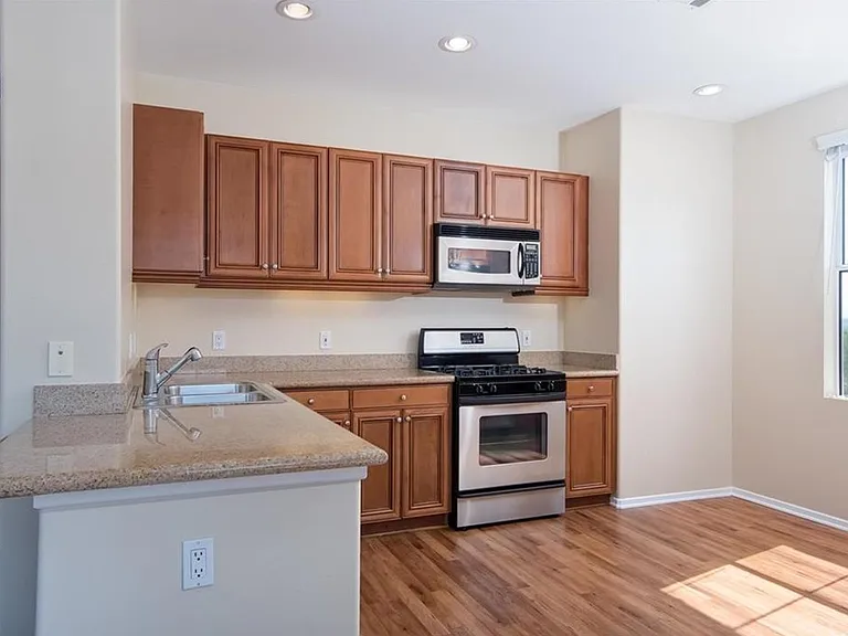 3460 Watermarke Pl — Photo 11