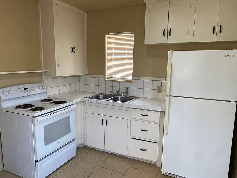 2805 Stearns Ave — Photo 7