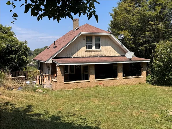 40 Rosewood Dr, Charleroi, PA 15022