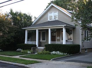 65 Lee Ave, Hicksville, NY 11801