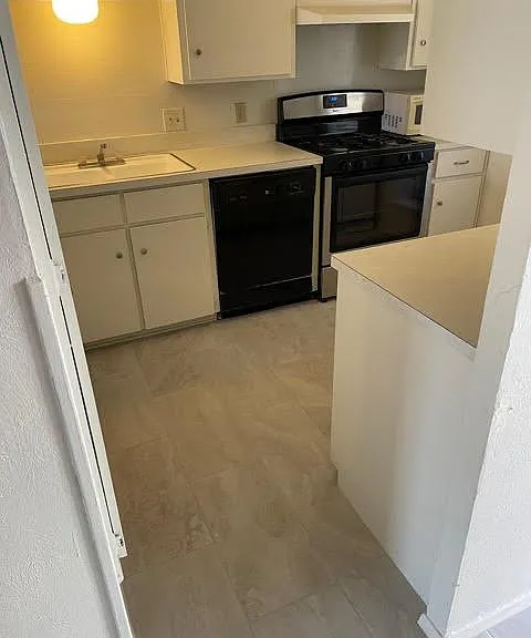 915 N Elm St #3 — Photo 11