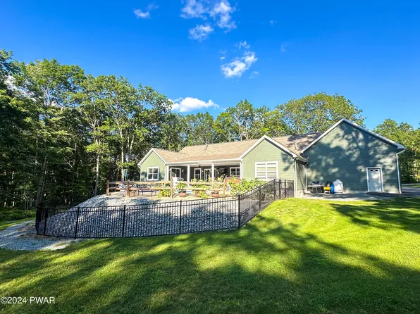 124 Wedgewood Dr, Hawley, PA 18428