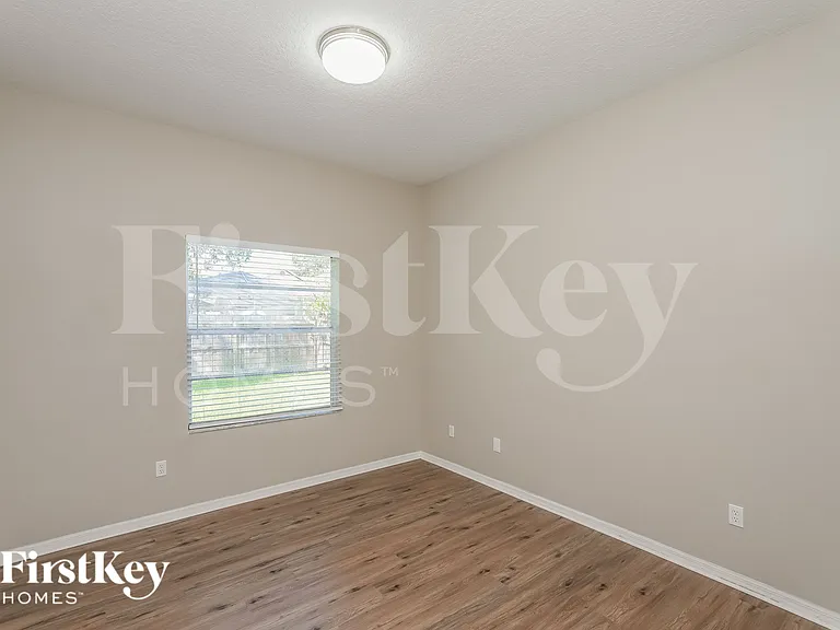 9712 Glenpointe Dr — Photo 12