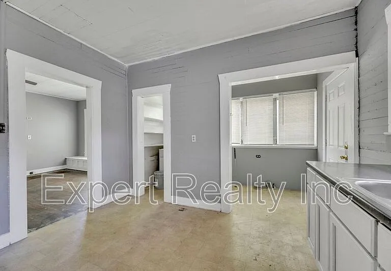 608 5th Ave — Photo 10