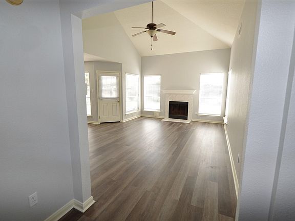 5th image of 6626 Chantalle Dr