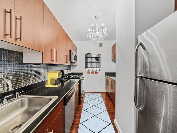 4th image of 100 John St APT 2305