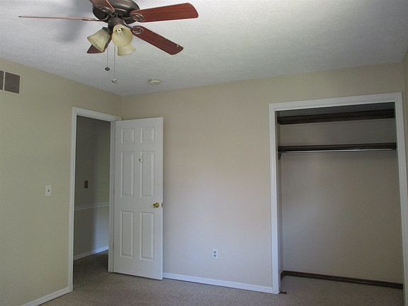 3rd image of 105 S Pine Cone Ct