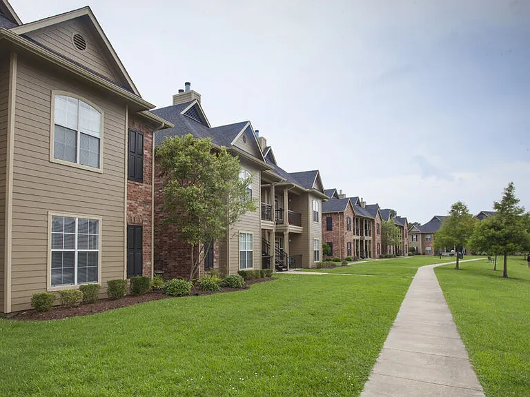 Nelson Pointe Apartment Homes — Photo 10