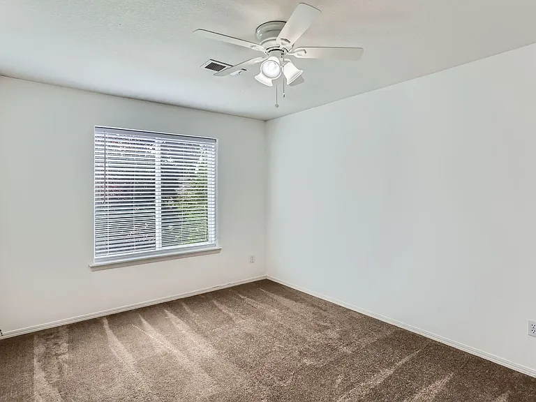 10175 NW Wilshire Ln — Photo 18