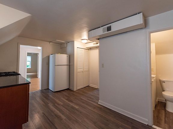 5th image of 227 Humboldt Ave N #2