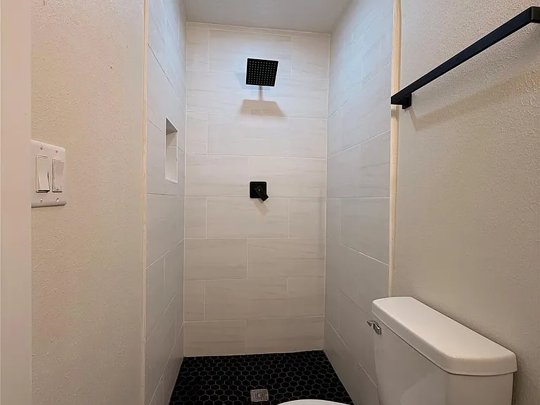607 Pearl St — Photo 16