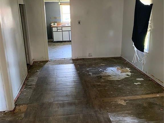 2nd image of 611 E South St