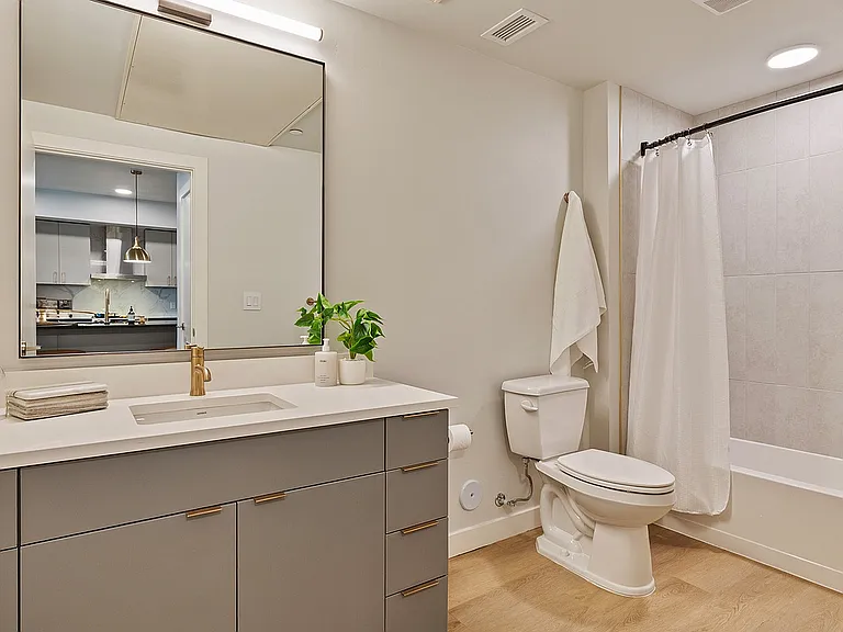 Modern bathroom in the Jade model