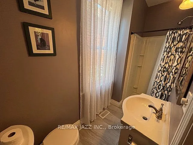 177 Athol St E — Photo 13