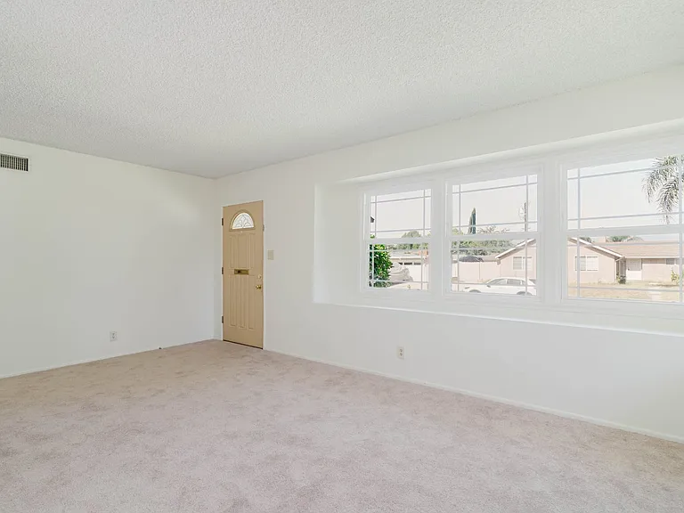 10826 Blucher Ave — Photo 7