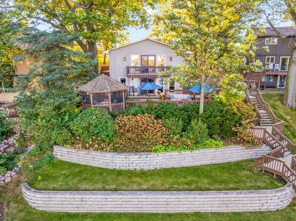 1527 Lake Holiday Dr, Sandwich, IL 60548