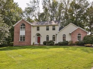 3 Hipp Brook Dr, Penfield, NY 14526