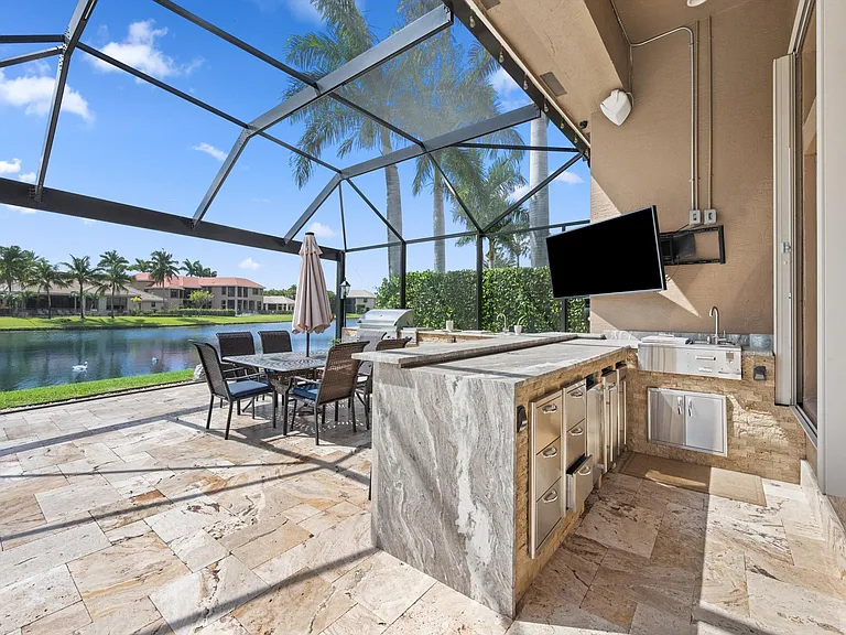 10771 Versailles Blvd — Photo 36