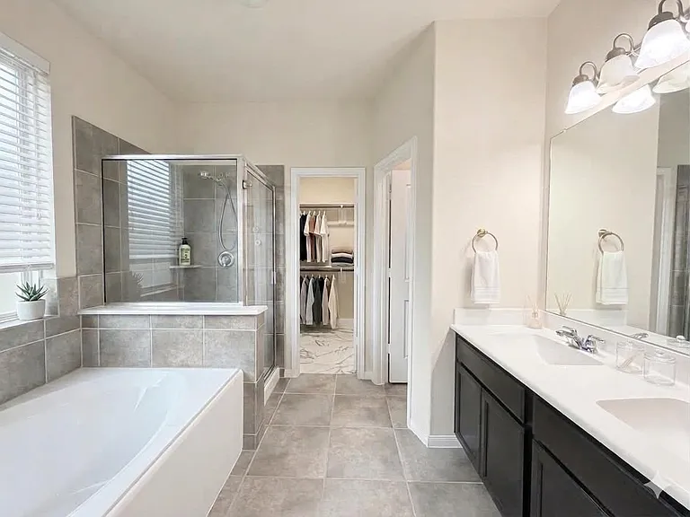 1247 S Maple Dr — Photo 9