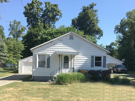 2nd image of 5 E Hazelwood Ct