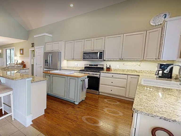 1028 Cottage Dr — Photo 6