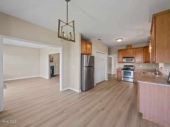 5th image of 102 Blackheath Drive